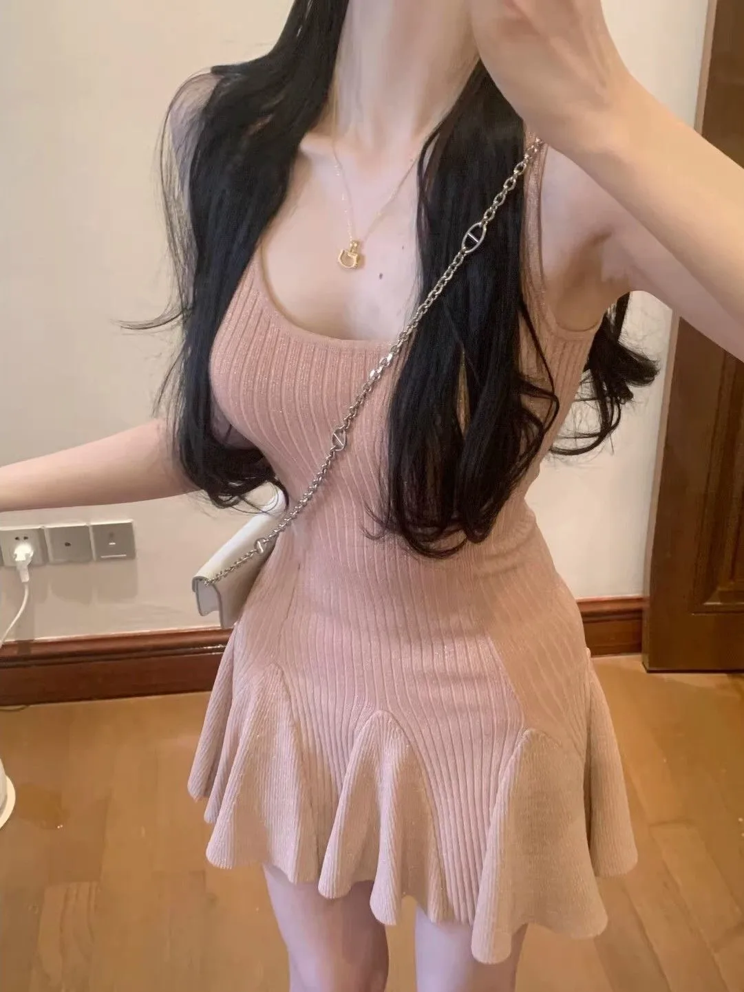 Pink Knitted Belted Summer New Style Dress Korean Style Slim Fit Hem Short Skirt Casual Wear for Women in Their 20s And 30s
Pink Knitted Belted Summer New Style Dress Korean Style Slim Fit Hem Short Skirt Casual Wear for Women in Their 20s And 30s