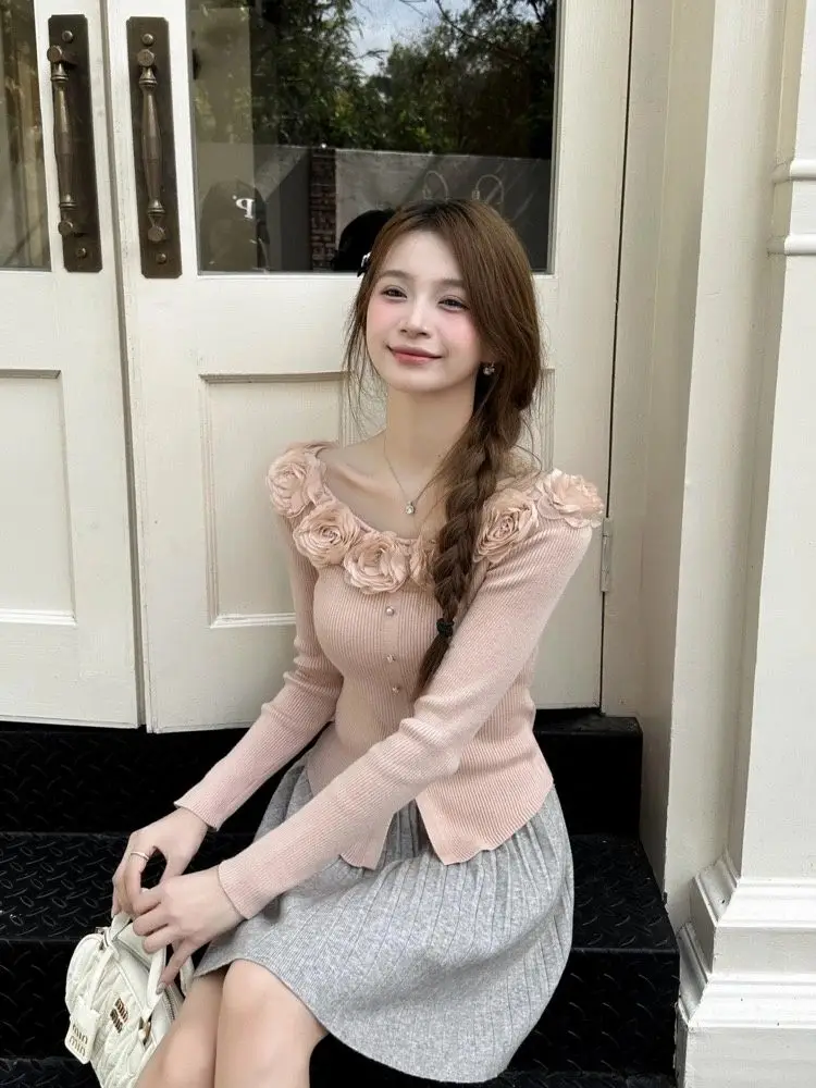 Осенне-зимний вязаный свитер с французским цветком на одно плечо и открытой ключицей, тонкий внутренний слой для женщин 
Осенне-зимний вязаный свитер с французским цветком на одно плечо и открытой ключицей, тонкий внутренний слой для женщин