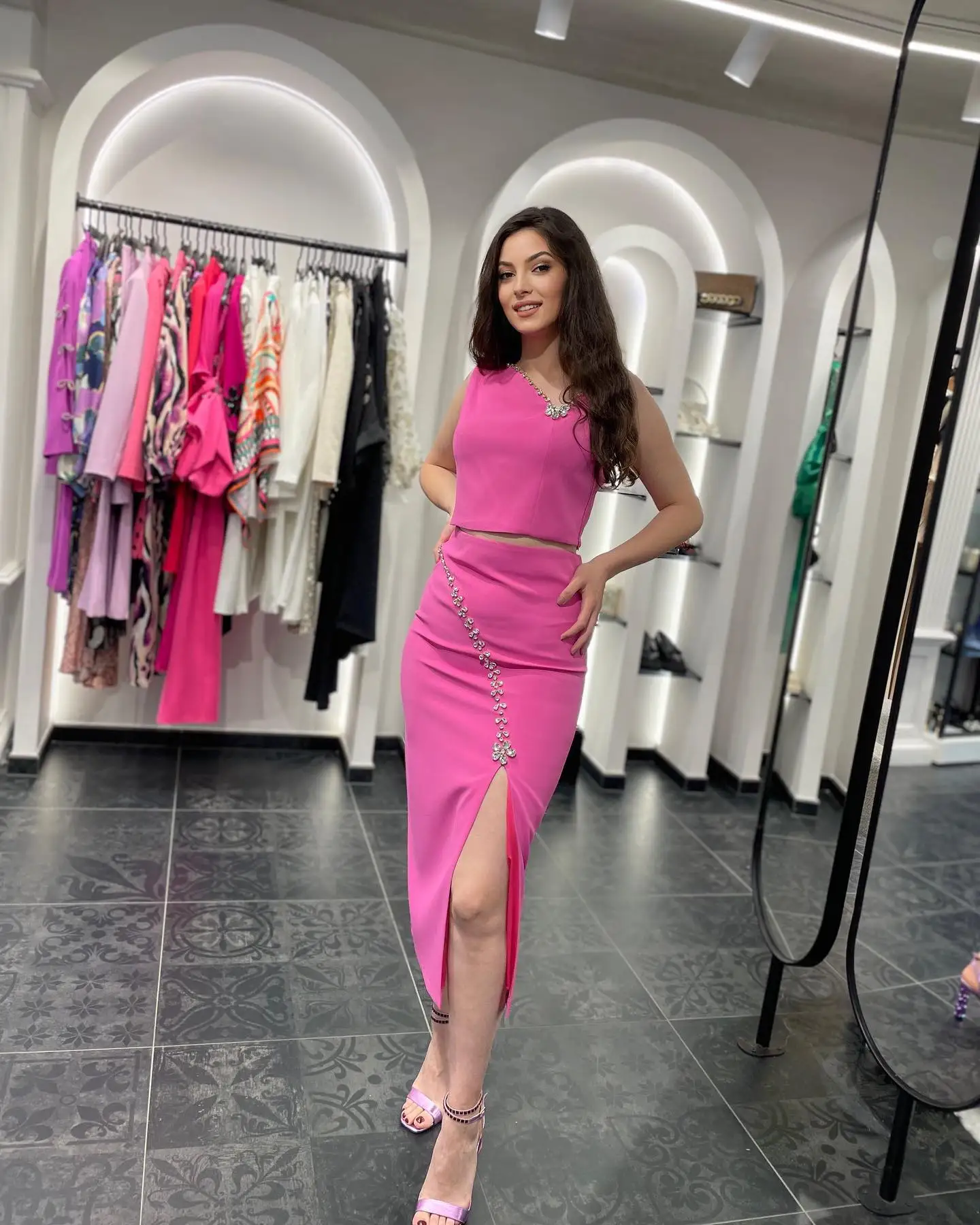 customized Customized High Quality Crystal Pink Jersey Evening Dress Sexy Sleeveless V-Neck Party Dress Classic فساتين للمناسبات
customized Customized High Quality Crystal Pink Jersey Evening Dress Sexy Sleeveless V-Neck Party Dress Classic فساتين للمناسبات