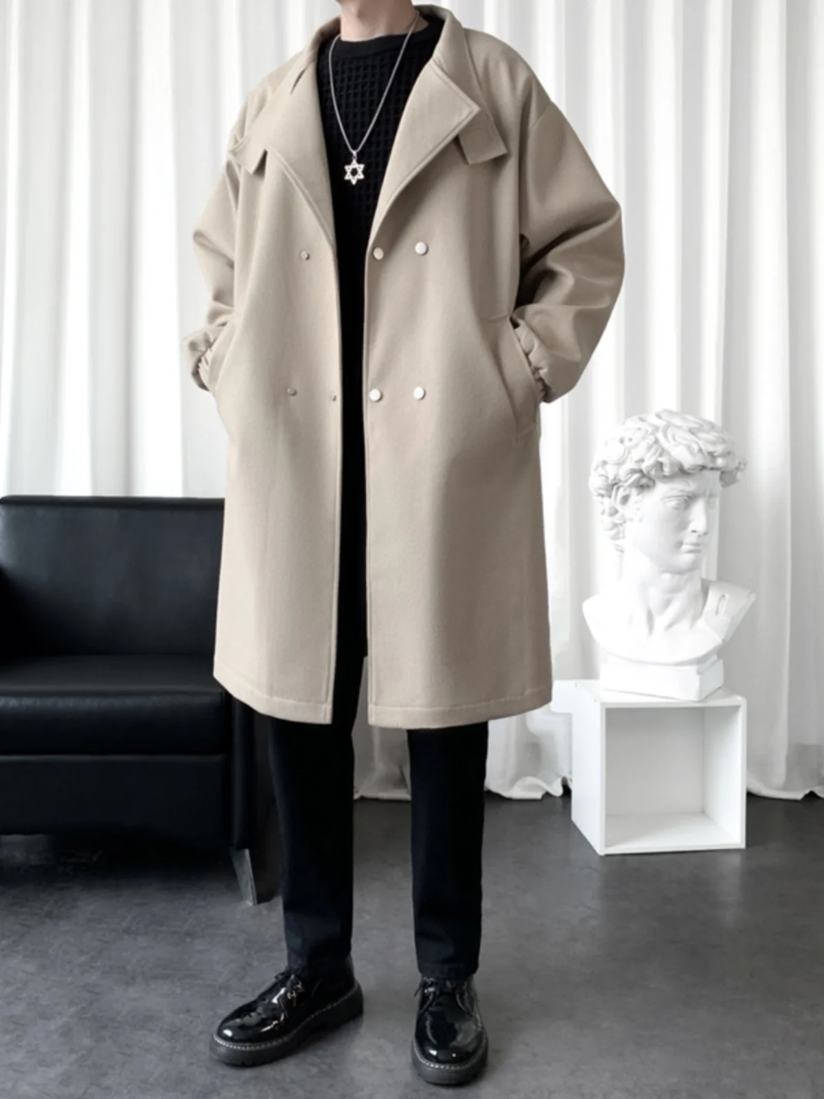 Over-Knee Men's Woolen Coat 2024 Autumn Winter New Sle Mid-Length Briti Sle Faionable Haome High-End Feeling Coat
Over-Knee Men's Woolen Coat 2024 Autumn Winter New Sle Mid-Length Briti Sle Faionable Haome High-End Feeling Coat