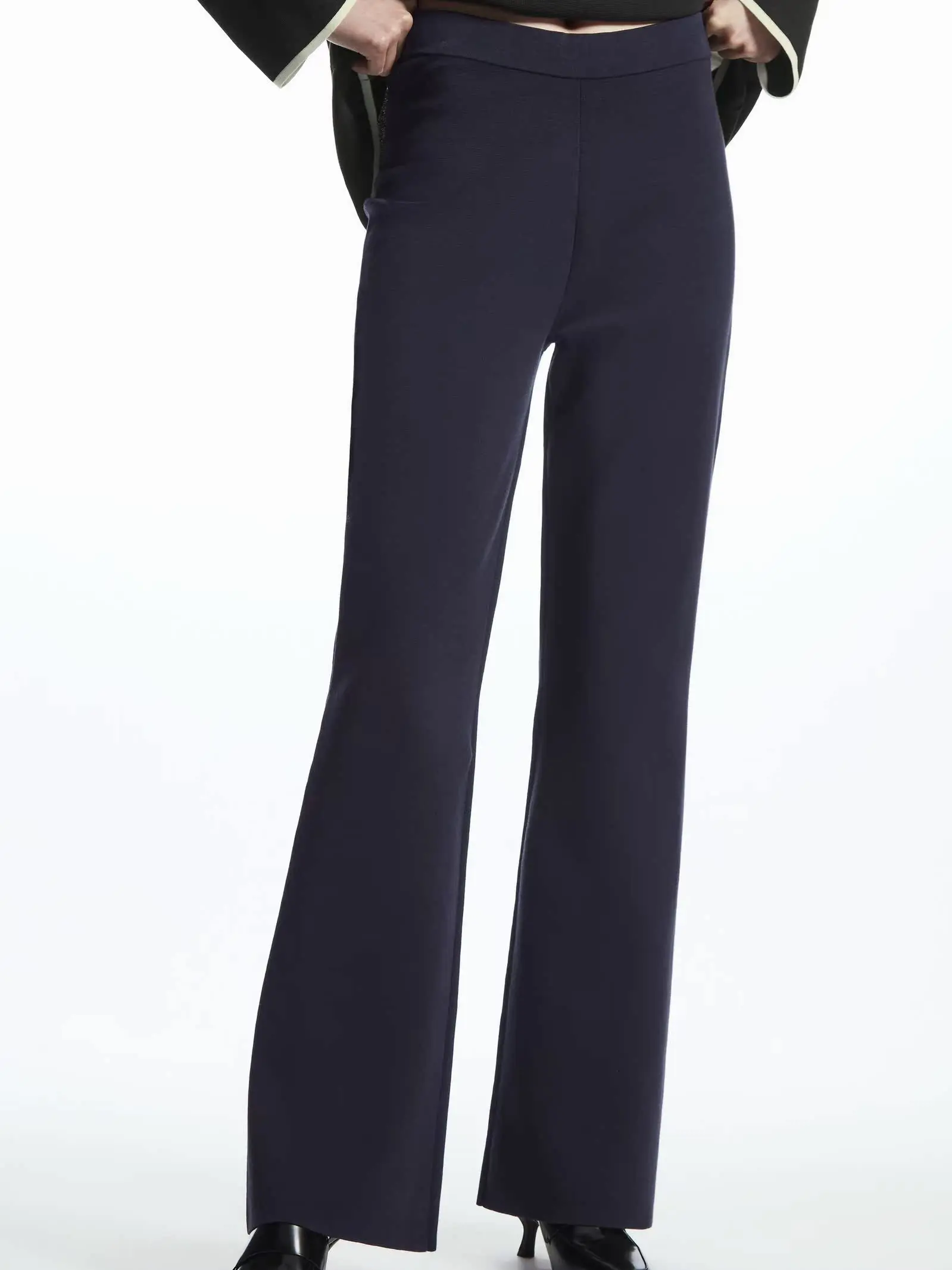Ethereal MD 2025 cos winter new style of Women's casual and fashionable Slim-fitting knitted flared pants 
Ethereal MD 2025 cos winter new style of Women's casual and fashionable Slim-fitting knitted flared pants