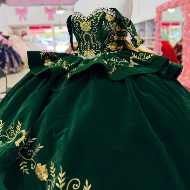 Velvet Green Quinceanera Dress off-shoulder Crystal Decal Lace Layering Long tail Bow vestidos de 15 Quinceanera Customize
Velvet Green Quinceanera Dress off-shoulder Crystal Decal Lace Layering Long tail Bow vestidos de 15 Quinceanera Customize