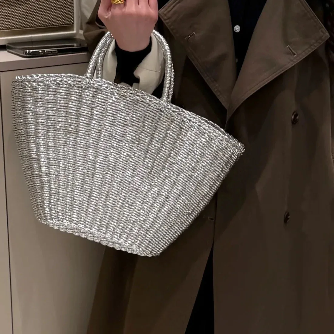Silver PU hand-woven bag 2025 new ins fashion internet celebrity underarm bag women large capacity casual travel hand tote bag
Silver PU hand-woven bag 2025 new ins fashion internet celebrity underarm bag women large capacity casual travel hand tote bag