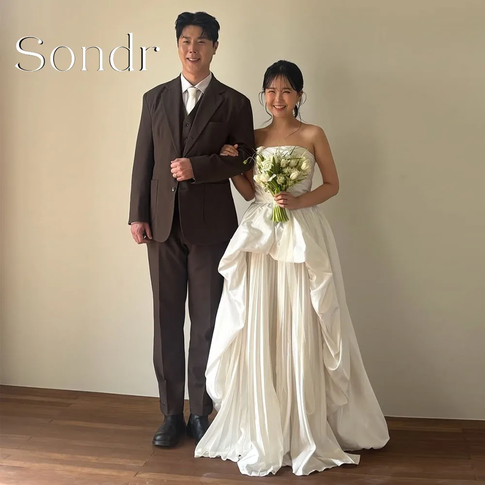 Sondr Customized Elegant Ivory Taffeta Wedding Dress Korea Photo Shoot Strapless A line Long Tiered Pleated Bridal Gown Corset
Sondr Customized Elegant Ivory Taffeta Wedding Dress Korea Photo Shoot Strapless A line Long Tiered Pleated Bridal Gown Corset