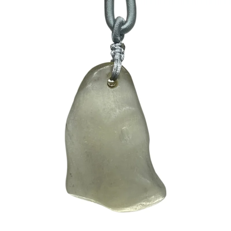 15g Natural Libyan glass meteorite pendant hand woven jewelry gift crystal mineral teaching specimen decorative stone LB158
15g Natural Libyan glass meteorite pendant hand woven jewelry gift crystal mineral teaching specimen decorative stone LB158