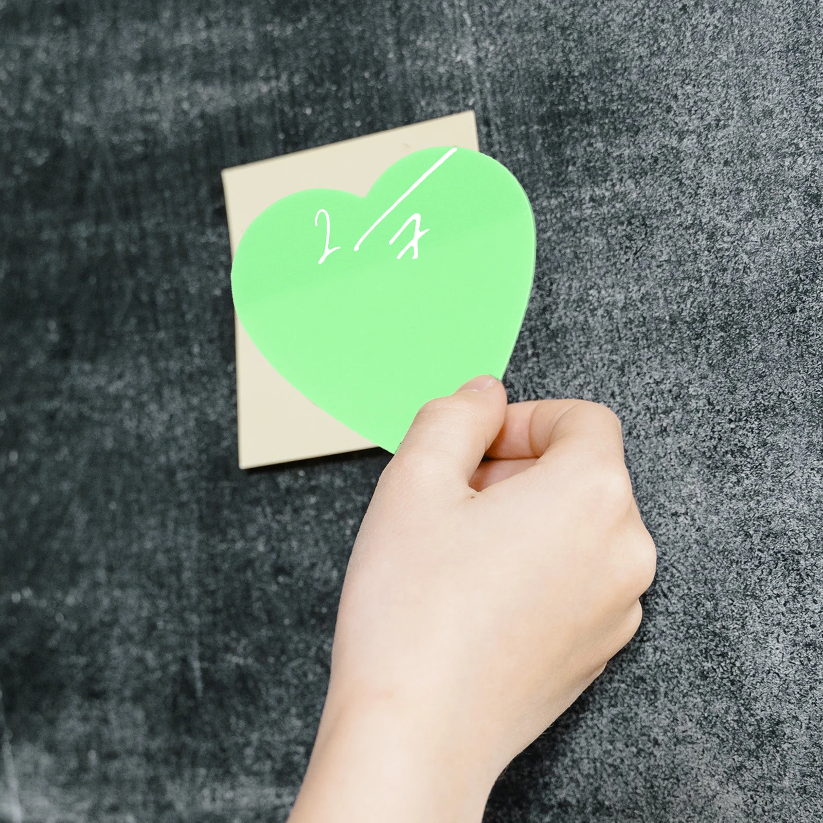 5 Books Fluorescent Heart Memo Pads Pet Material Self-Adhesive Note Stickers for School Office Home Portable Memo Pads 
5 Books Fluorescent Heart Memo Pads Pet Material Self-Adhesive Note Stickers for School Office Home Portable Memo Pads