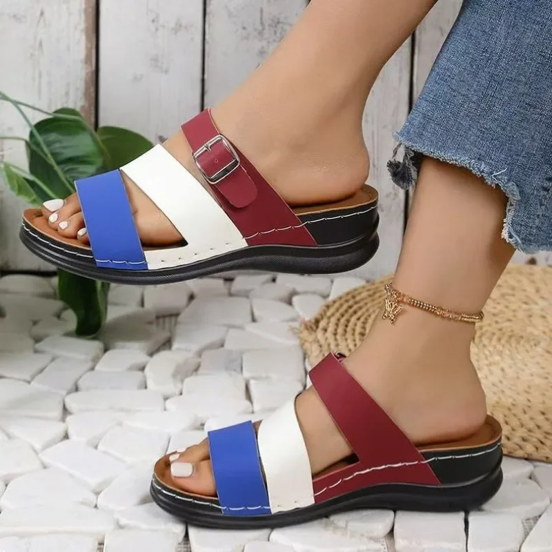 2025 Summer Open Toe Women's Slippers Fashion Belt Buckle Outdoor Plus Size Casual New Color Matching Best Seller Wedge Slippers
2025 Summer Open Toe Women's Slippers Fashion Belt Buckle Outdoor Plus Size Casual New Color Matching Best Seller Wedge Slippers