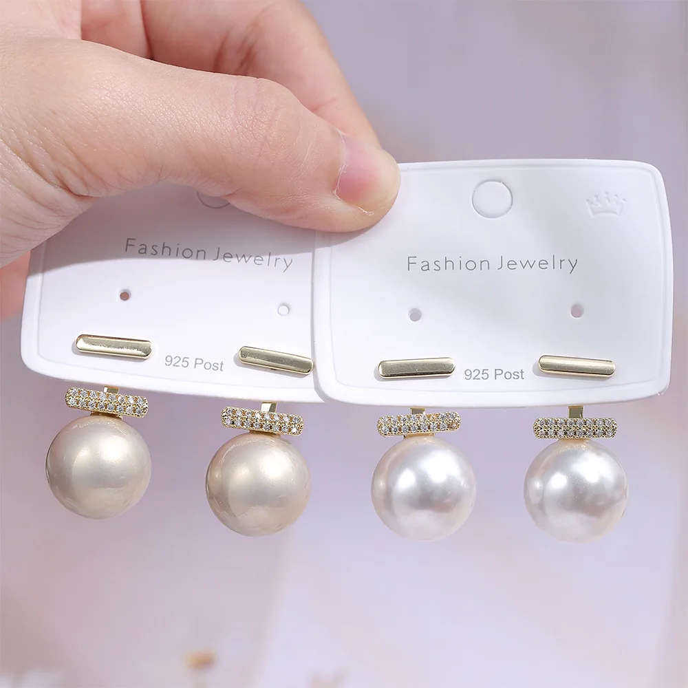 Fashionable and exquisite retro style two-wear pearl earrings high-end niche personality light luxury commuter earrings
Fashionable and exquisite retro style two-wear pearl earrings high-end niche personality light luxury commuter earrings