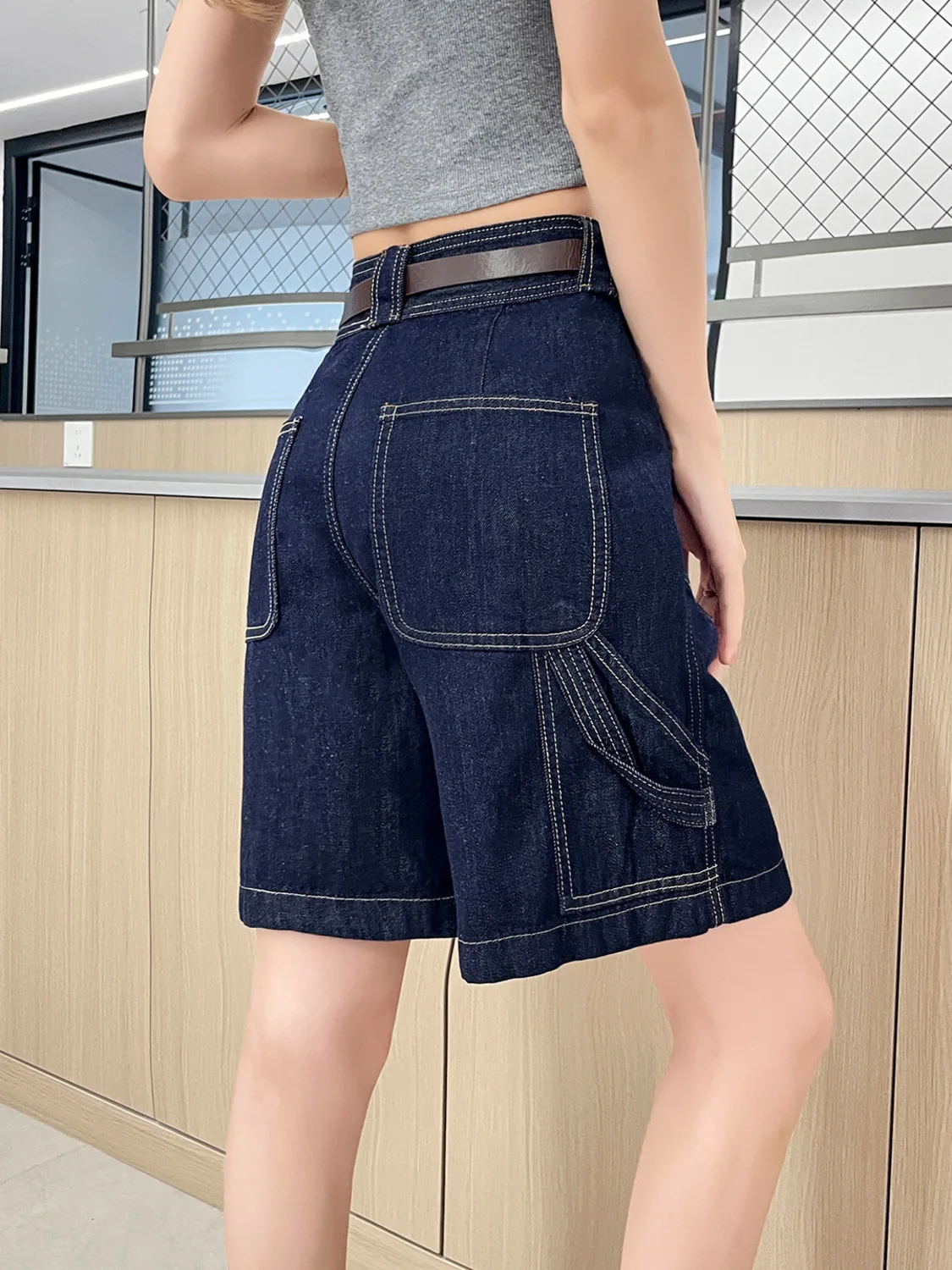 Women High Waist Straight Leg Denim Shorts with Belt Large Pocket Loose Fit Jean Shorts Casual Summer Cool Cotton Bottoms
Women High Waist Straight Leg Denim Shorts with Belt Large Pocket Loose Fit Jean Shorts Casual Summer Cool Cotton Bottoms