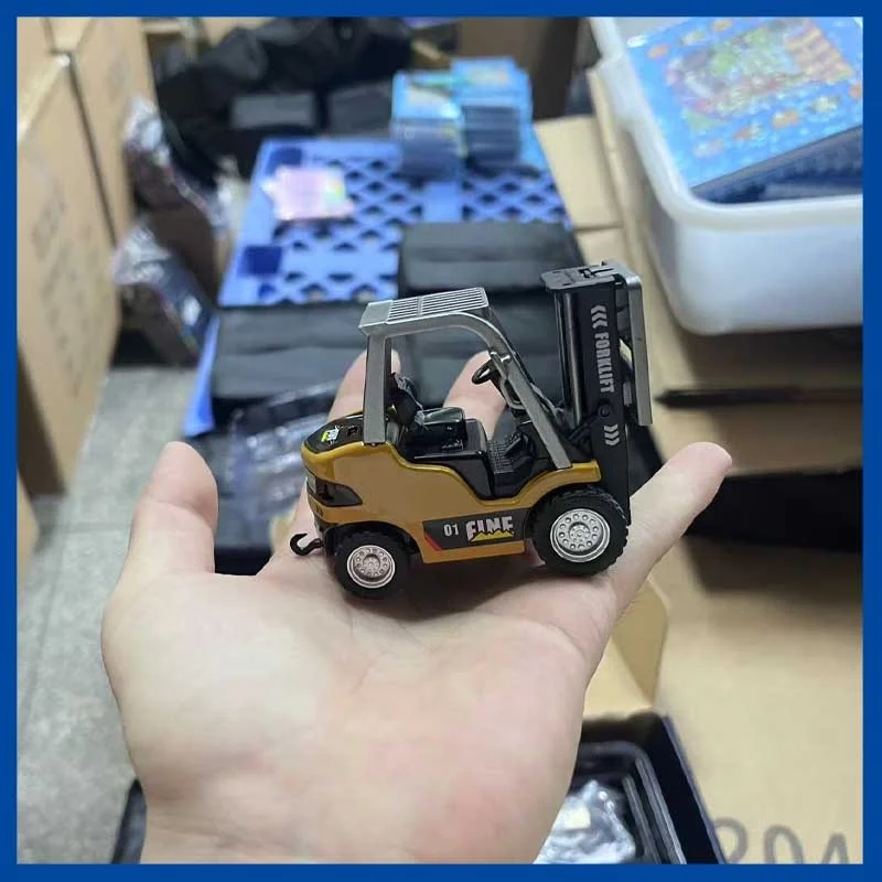 Новый вилочный погрузчик 1:64, настольный мини-сплав, Bluetooth, пульт дистанционного управления, инженерный автомобиль, дистанционное управление, модель автомобиля из сплава, радиоуправляемая игрушка в подарок
Новый вилочный погрузчик 1:64, настольный мини-сплав, Bluetooth, пульт дистанционного управления, инженерный автомобиль, дистанционное управление, модель автомобиля из сплава, радиоуправляемая игрушка в подарок