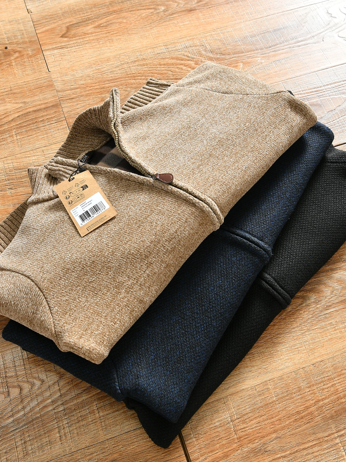 Men's American Retro Stand Collar Fleece Lined Cardigan Sweater Coat Warm Casual Polyester Fiber Long Sleeve Zipper Closure
Men's American Retro Stand Collar Fleece Lined Cardigan Sweater Coat Warm Casual Polyester Fiber Long Sleeve Zipper Closure