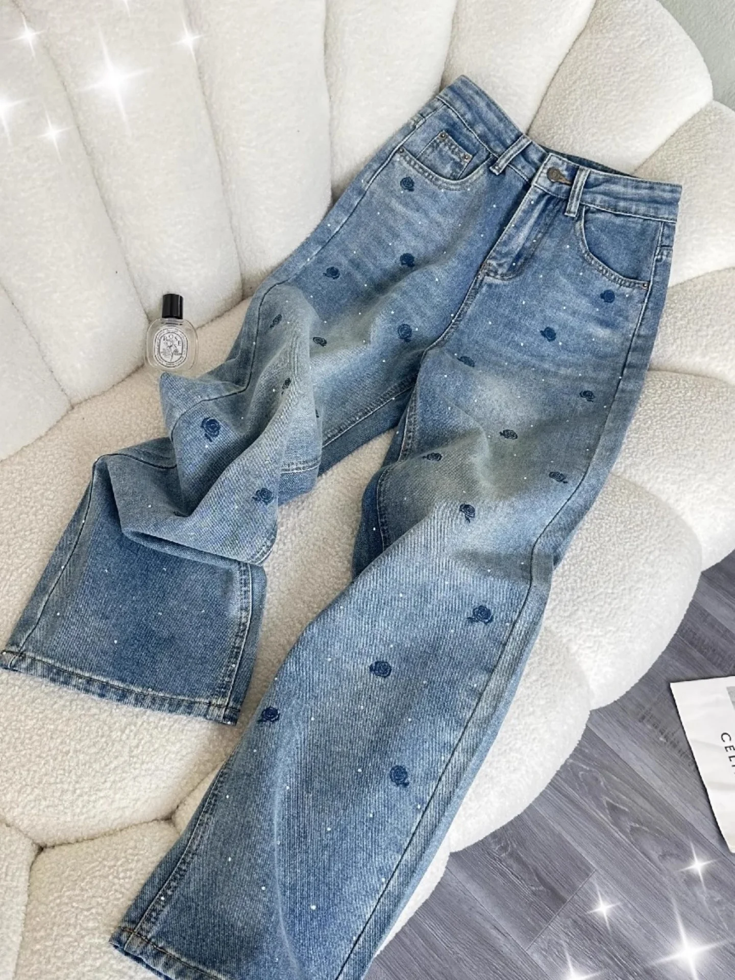 Women's Embroidered Rhinestone Denim Jeans Straight Leg Loose Fit Slimming Long Trousers Fashionable Washed Casual Pants
Women's Embroidered Rhinestone Denim Jeans Straight Leg Loose Fit Slimming Long Trousers Fashionable Washed Casual Pants