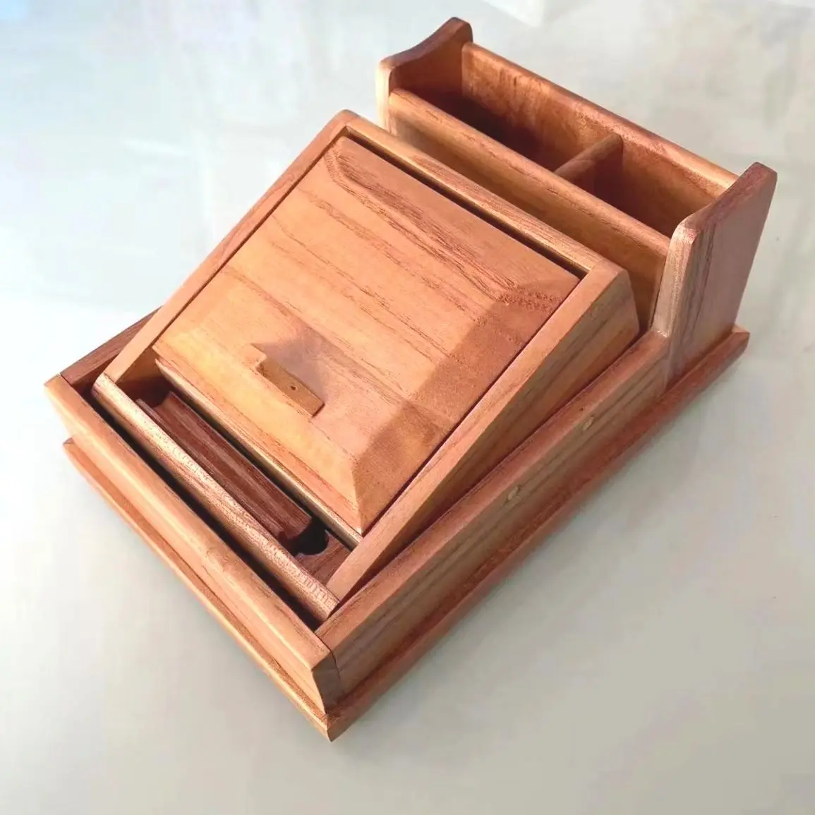 Wood Color Thick Cigarette Box Solid Wood Desktop Storage Press to Eject The Cigarette Holder Capacity 20 Pcs
Wood Color Thick Cigarette Box Solid Wood Desktop Storage Press to Eject The Cigarette Holder Capacity 20 Pcs