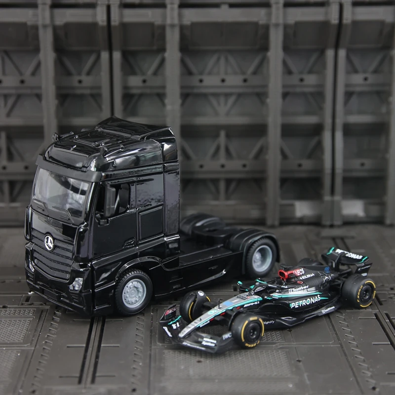 Bburago 1:43 Simulated Mercedes Benz F1 team container truck with 63 racing alloy model rich details, fine workmanship
Bburago 1:43 Simulated Mercedes Benz F1 team container truck with 63 racing alloy model rich details, fine workmanship