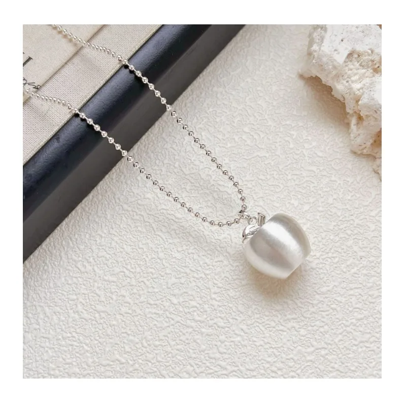 High-end Atmosphere Apple Pendant Necklace Fashion Commuter Niche Jewelry
High-end Atmosphere Apple Pendant Necklace Fashion Commuter Niche Jewelry