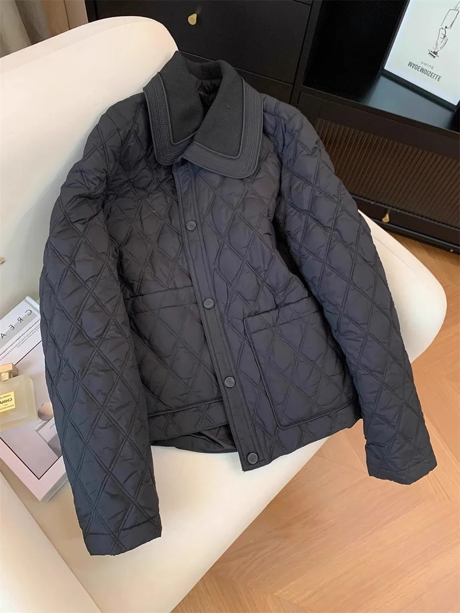 Sli Bla Стеганая хлопковая куртка с лацканами, женская осенне-зимняя утягивающая универсальная красивая верхняя одежда, модная Ele
Sli Bla Стеганая хлопковая куртка с лацканами, женская осенне-зимняя утягивающая универсальная красивая верхняя одежда, модная Ele