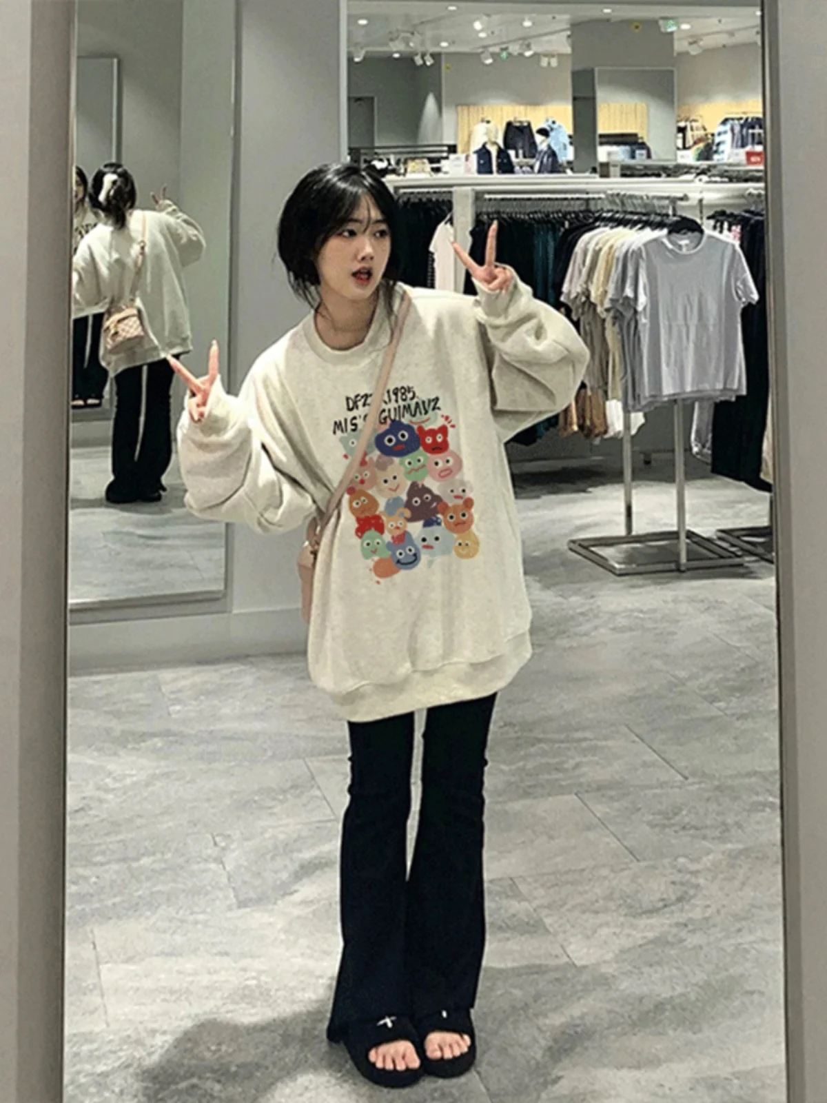 Retro American White Grey round Neck Sweatshirt Women Loose Spring Autumn Lazy Style Top Trendy Outerwear Comfortable Fit
Retro American White Grey round Neck Sweatshirt Women Loose Spring Autumn Lazy Style Top Trendy Outerwear Comfortable Fit