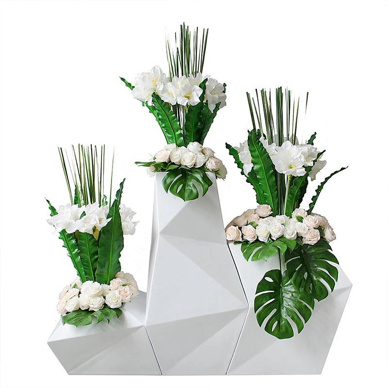 LTT simple and modern combination floor-to-ceiling large vase hotel sales office model room soft decoration
LTT simple and modern combination floor-to-ceiling large vase hotel sales office model room soft decoration