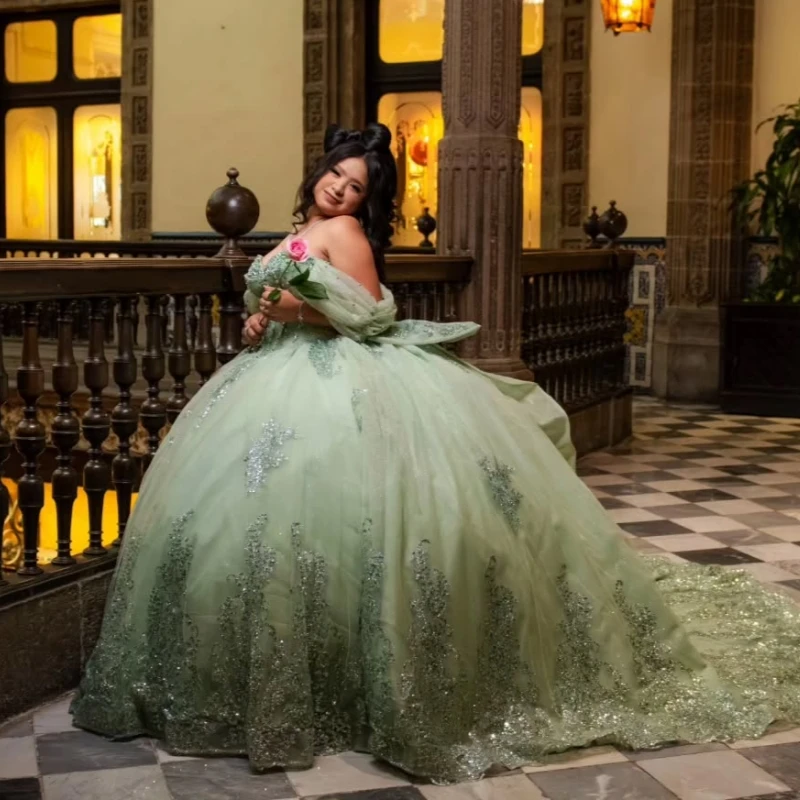 Green Shiny Ball Gown Quinceanera Dresses Sequin Applique Lace Beading Crystal Tull Corset Off The Shoulder Sweet 16 Dress vesti
Green Shiny Ball Gown Quinceanera Dresses Sequin Applique Lace Beading Crystal Tull Corset Off The Shoulder Sweet 16 Dress vesti