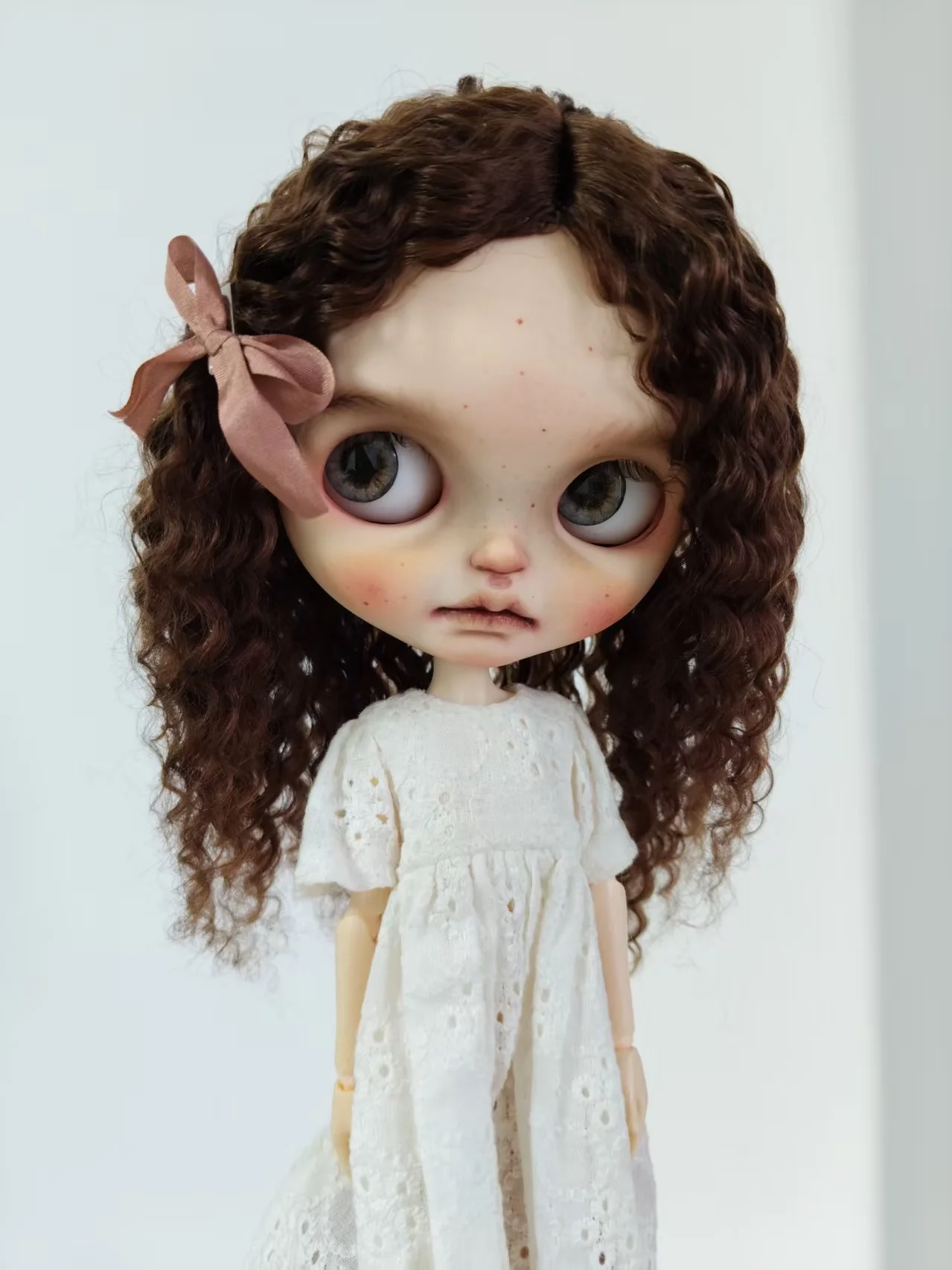 Парики для кукол Dula 2026 для Blythe Qbaby, натуральный мохер, темно-коричневые, мелкие локоны, жесткие шовы, для головы 9-10 дюймов
Парики для кукол Dula 2026 для Blythe Qbaby, натуральный мохер, темно-коричневые, мелкие локоны, жесткие шовы, для головы 9-10 дюймов