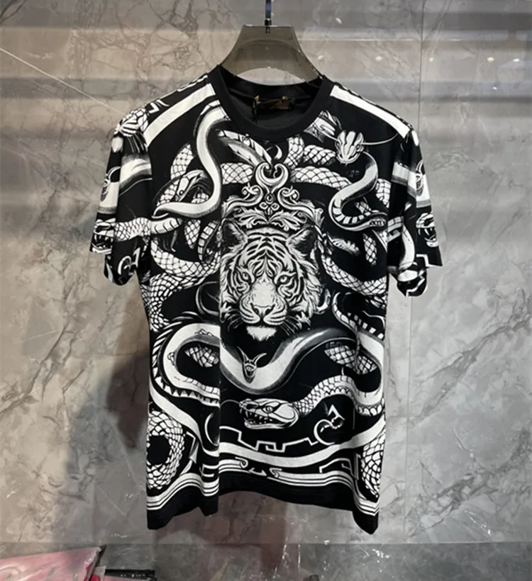 European and American men's clothing 2025 summer new Short sleeve Round neck Snake and tiger print Fashionable cotton T-shirt
European and American men's clothing 2025 summer new Short sleeve Round neck Snake and tiger print Fashionable cotton T-shirt