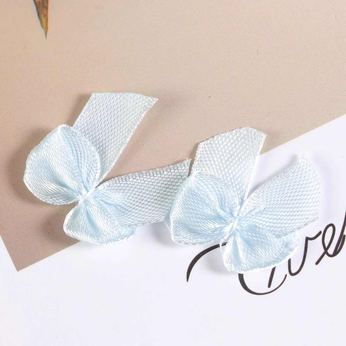 100pcs Sky Bow Flowers Hair Accessories Ribbon Bows Craft Mini Wedding Decor Girls Premium Material Durable Handmade Bows Gifts
100pcs Sky Bow Flowers Hair Accessories Ribbon Bows Craft Mini Wedding Decor Girls Premium Material Durable Handmade Bows Gifts
