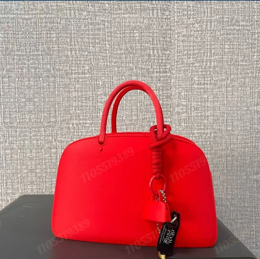 Queen Character Storage Bag And Accessories For Movie Merchandise Vintage Red Popcorn Bucket As A Special Gift For Fans
Queen Character Storage Bag And Accessories For Movie Merchandise Vintage Red Popcorn Bucket As A Special Gift For Fans