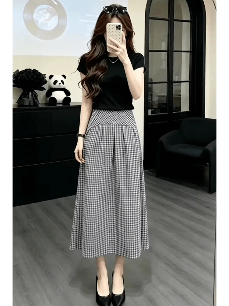 Stunning Summer Outfit Women's Pure Color Short Sleeve T-Shirt Plaid Skirt Two-Piece Set Comfortable Casual Fashion
Stunning Summer Outfit Women's Pure Color Short Sleeve T-Shirt Plaid Skirt Two-Piece Set Comfortable Casual Fashion