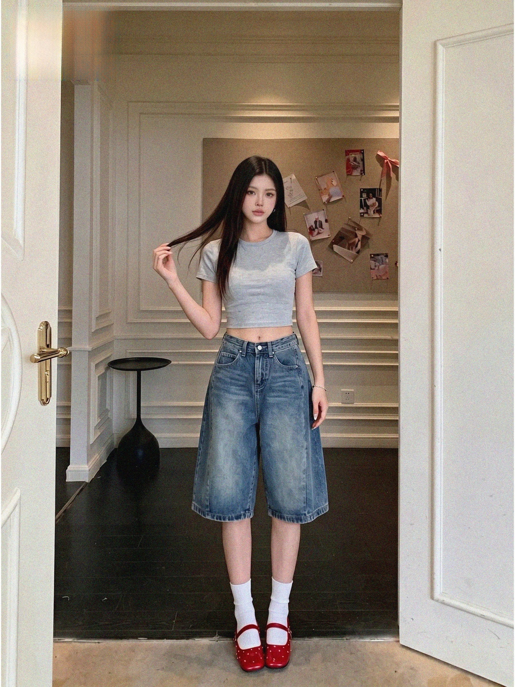 Retro American Style High Waist Five-Point Loose Wide Leg Jeans Women's Summer Casual Loose Fit Slimming Feeling Trousers
Retro American Style High Waist Five-Point Loose Wide Leg Jeans Women's Summer Casual Loose Fit Slimming Feeling Trousers