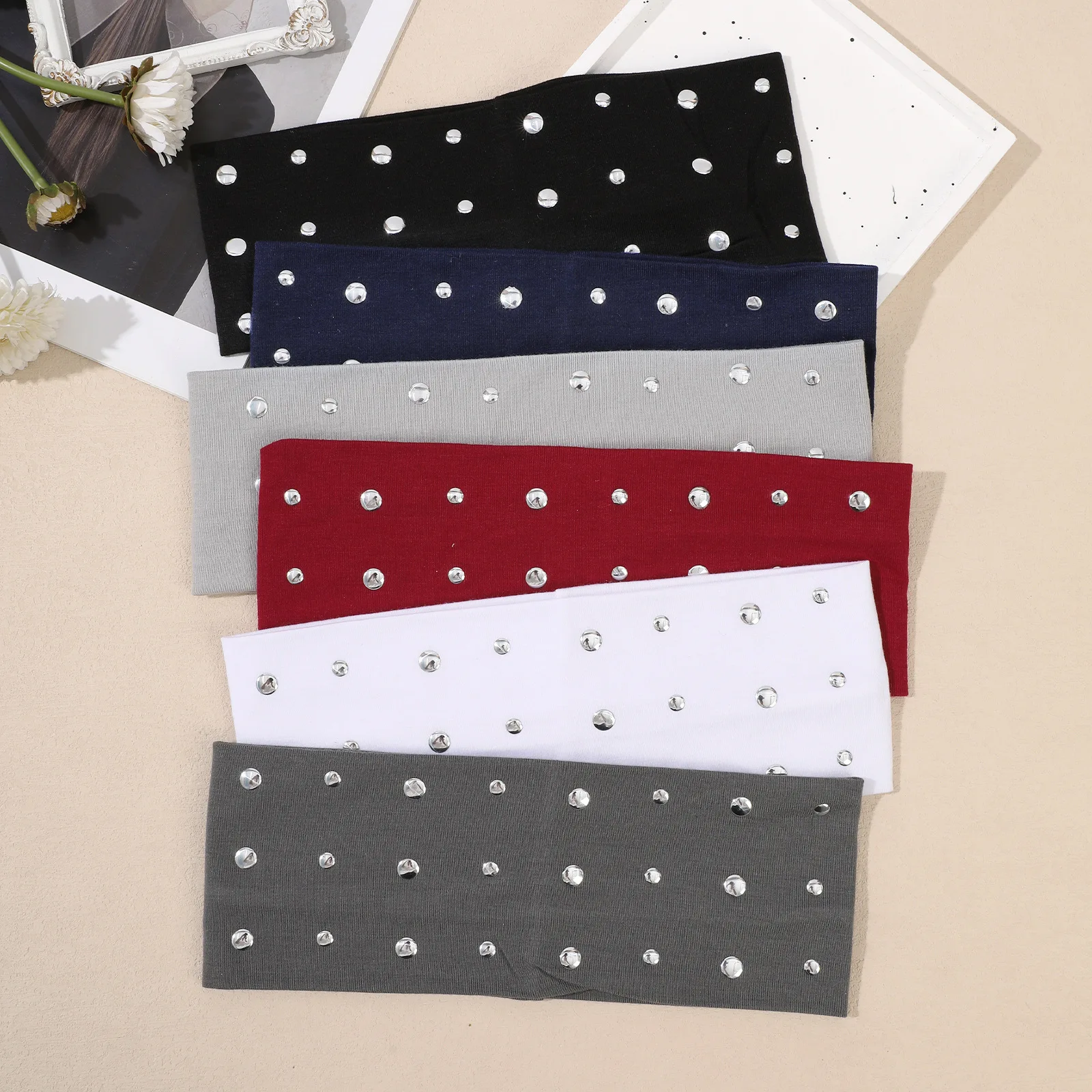 European and American daily versatile fashion headband, thin sweat-absorbing running sports going out headscarf headgear
European and American daily versatile fashion headband, thin sweat-absorbing running sports going out headscarf headgear