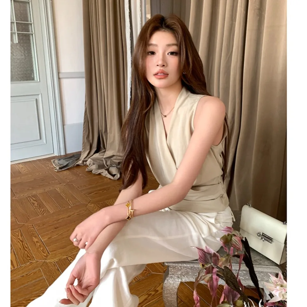 2025 spring and summer new style design sense and fashionable V-neck vest strap sleeveless shirt top for women
2025 spring and summer new style design sense and fashionable V-neck vest strap sleeveless shirt top for women