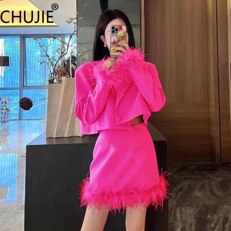 CHUJIE 2025 Spring/Fall Ostrich Feather Trim Suit Set - Women's Professional Blazer & Skirt Ensemble, Minimalist Office Wear
CHUJIE 2025 Spring/Fall Ostrich Feather Trim Suit Set - Women's Professional Blazer & Skirt Ensemble, Minimalist Office Wear