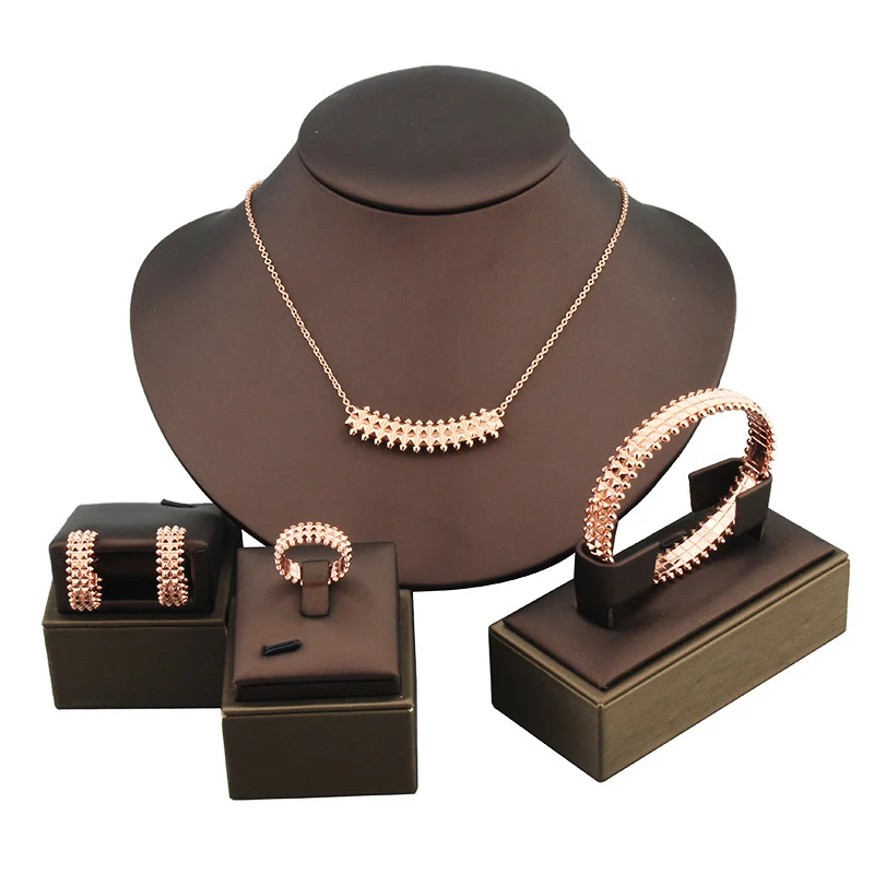 European and American Fashion Double Row Smooth Rivet Titanium Steel Necklace Bracelet Luxury Retro Four-Piece Set.
European and American Fashion Double Row Smooth Rivet Titanium Steel Necklace Bracelet Luxury Retro Four-Piece Set.