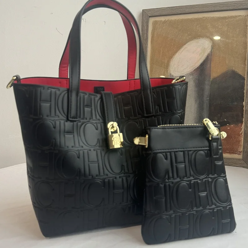 Классическая модная высококачественная роскошная брендовая темпераментная женская сумка-мешок, большая вместительная женская сумка с буквенным элементом
Классическая модная высококачественная роскошная брендовая темпераментная женская сумка-мешок, большая вместительная женская сумка с буквенным элементом