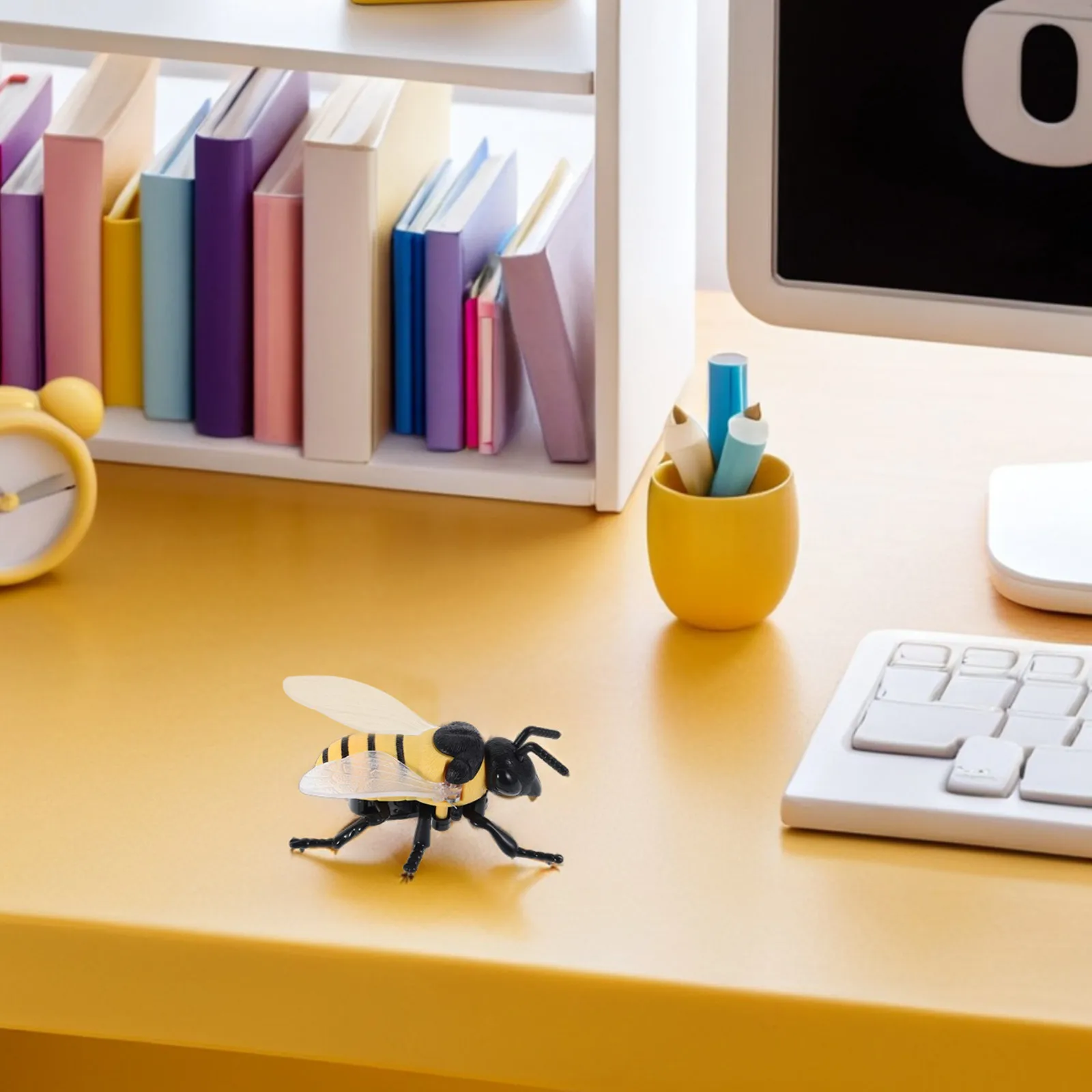 Realistic Wind Up Bee Animal Figure Creative Birthday Party Favors Classroom Prize Walking Bee Novelty Spring Wind Up Toy
Realistic Wind Up Bee Animal Figure Creative Birthday Party Favors Classroom Prize Walking Bee Novelty Spring Wind Up Toy