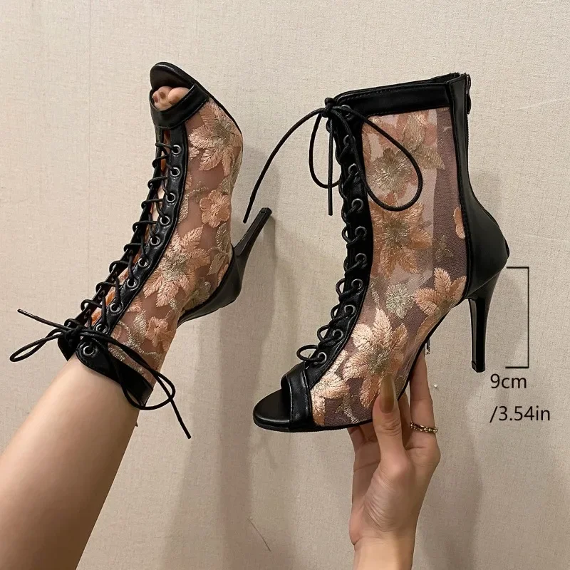 Летние женские модные ботильоны с открытым носком на высоком каблуке, дышащие, из канваса, сексуальные, на шпильке
Летние женские модные ботильоны с открытым носком на высоком каблуке, дышащие, из канваса, сексуальные, на шпильке