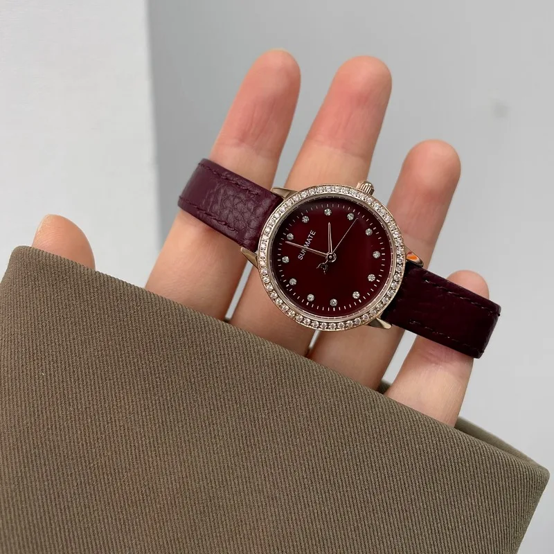 SUNMATE Luxury Vintage Dial Ladies Quartz Watch with Square Leather Strap, Fashionable Women's Watch, Suitable for Women's Gift
SUNMATE Luxury Vintage Dial Ladies Quartz Watch with Square Leather Strap, Fashionable Women's Watch, Suitable for Women's Gift