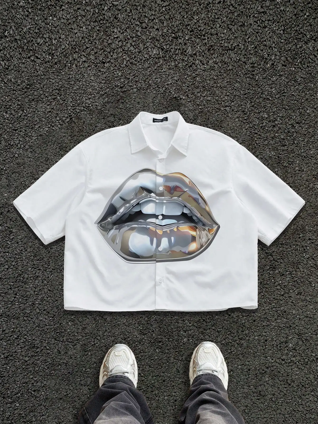 Men's White Cropped Short Sleeve Shirt with Metallic Lip Graphic Print
Men's White Cropped Short Sleeve Shirt with Metallic Lip Graphic Print