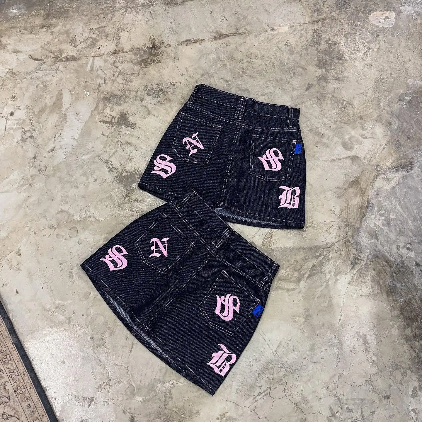 Vintage 90s short skirt embroidery splice denim goth street hip hop high waist y2k mini sexy loose casual harajuku womens skirt
Vintage 90s short skirt embroidery splice denim goth street hip hop high waist y2k mini sexy loose casual harajuku womens skirt