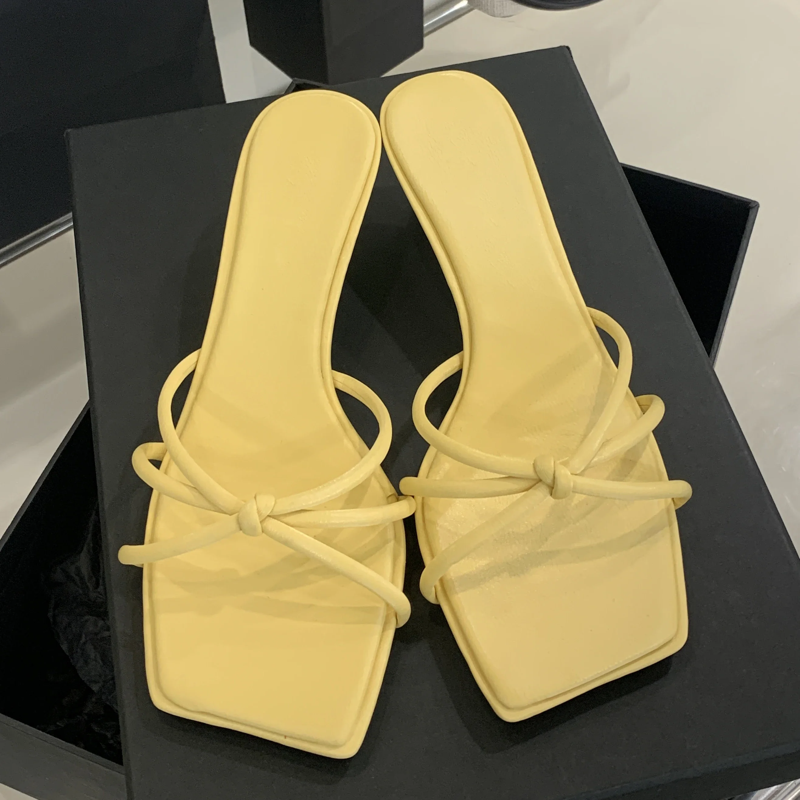 Summer Narrow Band Buckle Strap Slippers Women Square Toe Stiletto Low Heels Slide Mules Party Shoes Zapatos De Mujer
Summer Narrow Band Buckle Strap Slippers Women Square Toe Stiletto Low Heels Slide Mules Party Shoes Zapatos De Mujer