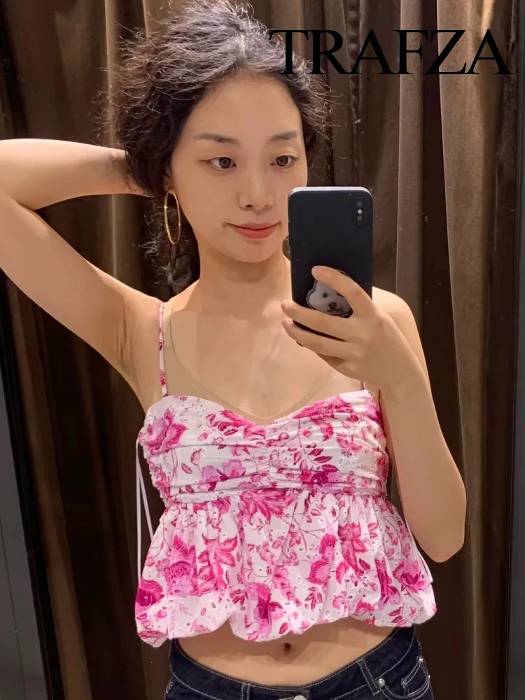 TRAFZA Women Summer Sweet Hollow Embroidered Print V Neck Sleeveless Top Female Sexy Elegant Pleated Adjustable Sling Short Top
TRAFZA Women Summer Sweet Hollow Embroidered Print V Neck Sleeveless Top Female Sexy Elegant Pleated Adjustable Sling Short Top
