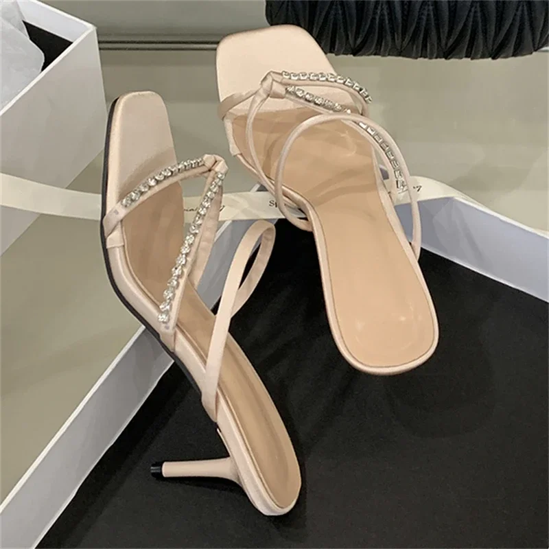 Aneikeh 2025 Street Style Slipper Fashion Design Narrow Rhinestone Women Narrow Exposed Toe Shoes Zapatos
Aneikeh 2025 Street Style Slipper Fashion Design Narrow Rhinestone Women Narrow Exposed Toe Shoes Zapatos