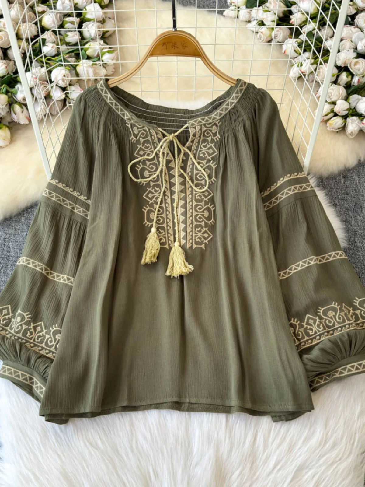 Vintage Embroidered Tie Front Long Sleeve Blouse for Women Winter Plus Size Loose Fit Slimming Doll Style Youthful Aesthetic Top
Vintage Embroidered Tie Front Long Sleeve Blouse for Women Winter Plus Size Loose Fit Slimming Doll Style Youthful Aesthetic Top