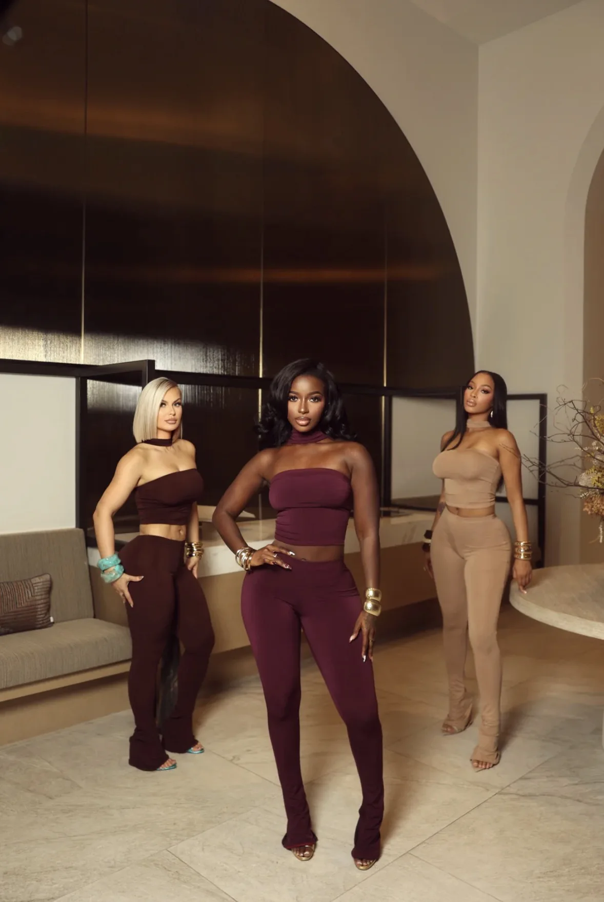 Stylish Lady 2 Piece Outfit Women Tube Top And Flare Pants Set 2026 Summer Sexy Stretch Slim Fit Matching Sets
Stylish Lady 2 Piece Outfit Women Tube Top And Flare Pants Set 2026 Summer Sexy Stretch Slim Fit Matching Sets