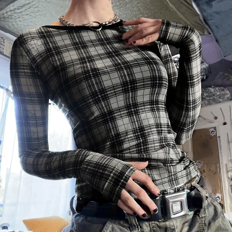 Sweet and spicy retro black gray plaid matching color perspective slimming short mesh T-shirt autumn personality look slim top
Sweet and spicy retro black gray plaid matching color perspective slimming short mesh T-shirt autumn personality look slim top