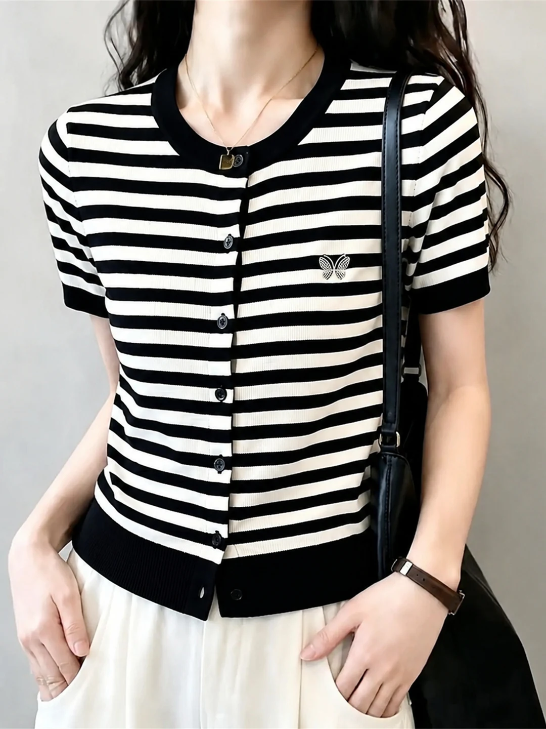 Korean Style Ice Silk Stripe Knitted Shirt Short Sleeve round Neck Single Button Slim Fit Versatile Commute Top Summer 2026
Korean Style Ice Silk Stripe Knitted Shirt Short Sleeve round Neck Single Button Slim Fit Versatile Commute Top Summer 2026