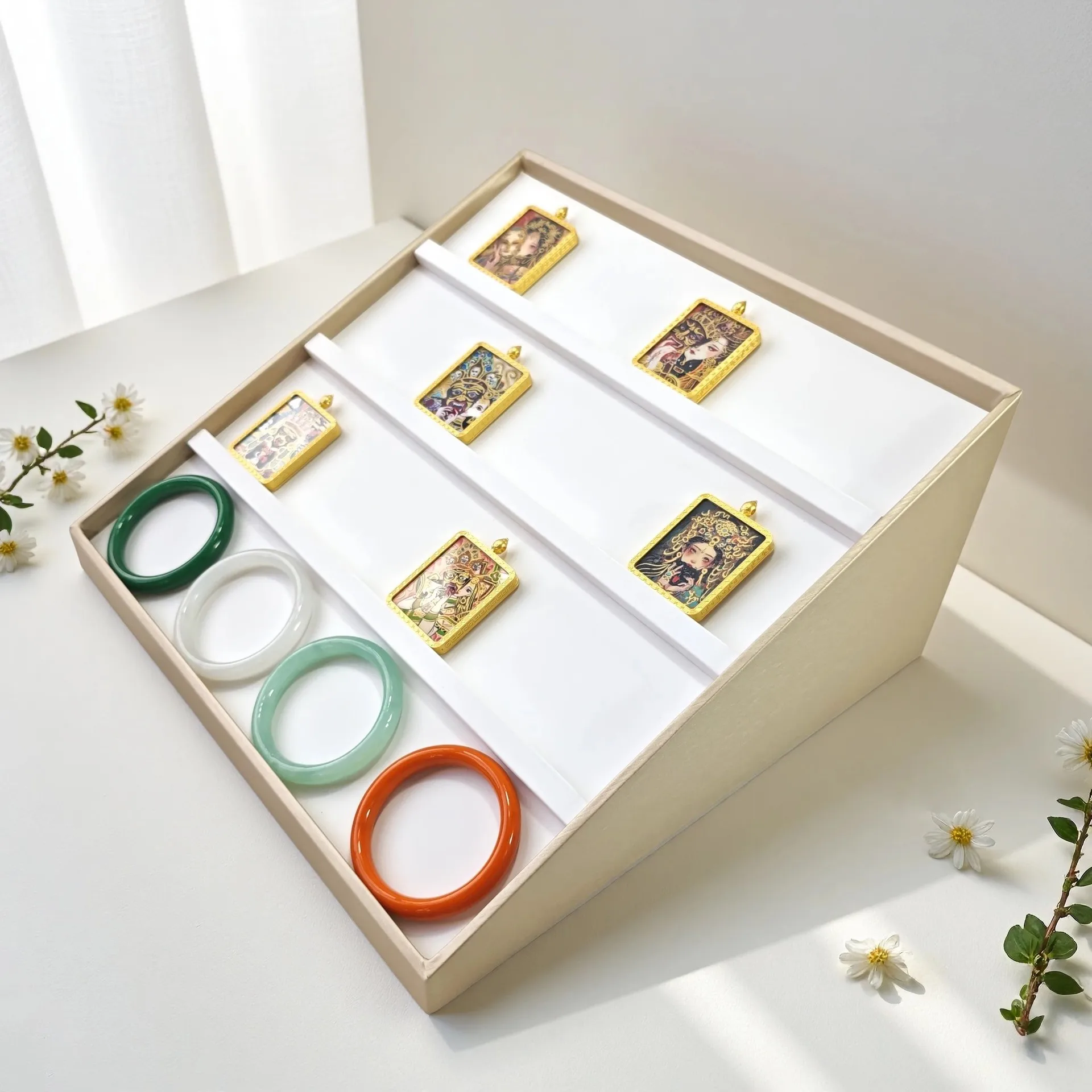 Multi-layer ladder live broadcast jewelry display rack Slope trapezoidal display shelf Amulet Thangka glasses jewelry display ra
Multi-layer ladder live broadcast jewelry display rack Slope trapezoidal display shelf Amulet Thangka glasses jewelry display ra