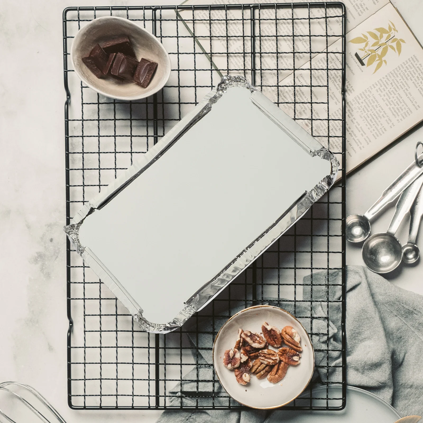 125pcs Tin Foil Containers Disposable Food Pans For Bbq Oven Safe Multi-Use Household Tinfoil Boxes Foil Pans Cooking Storage
125pcs Tin Foil Containers Disposable Food Pans For Bbq Oven Safe Multi-Use Household Tinfoil Boxes Foil Pans Cooking Storage