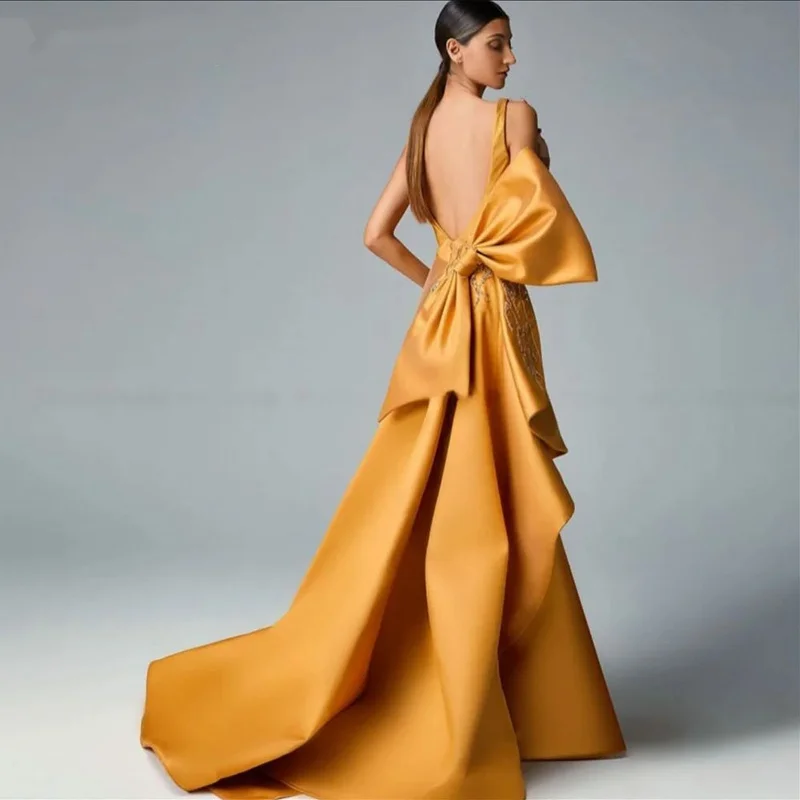 Glamorous Golden Prom Dress Sleeveless Backless فساتين السهرة with Dramatic Bow and Embellishments Party Dress Customized
Glamorous Golden Prom Dress Sleeveless Backless فساتين السهرة with Dramatic Bow and Embellishments Party Dress Customized