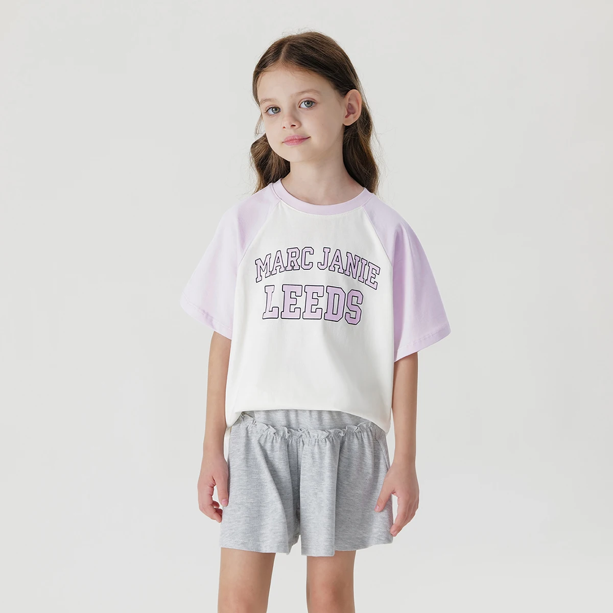 MARC&JANIE Girls Vibrant Campus Color-Blocked Letter Short Sleeve T-shirt Children's Top for Summer 240765
MARC&JANIE Girls Vibrant Campus Color-Blocked Letter Short Sleeve T-shirt Children's Top for Summer 240765